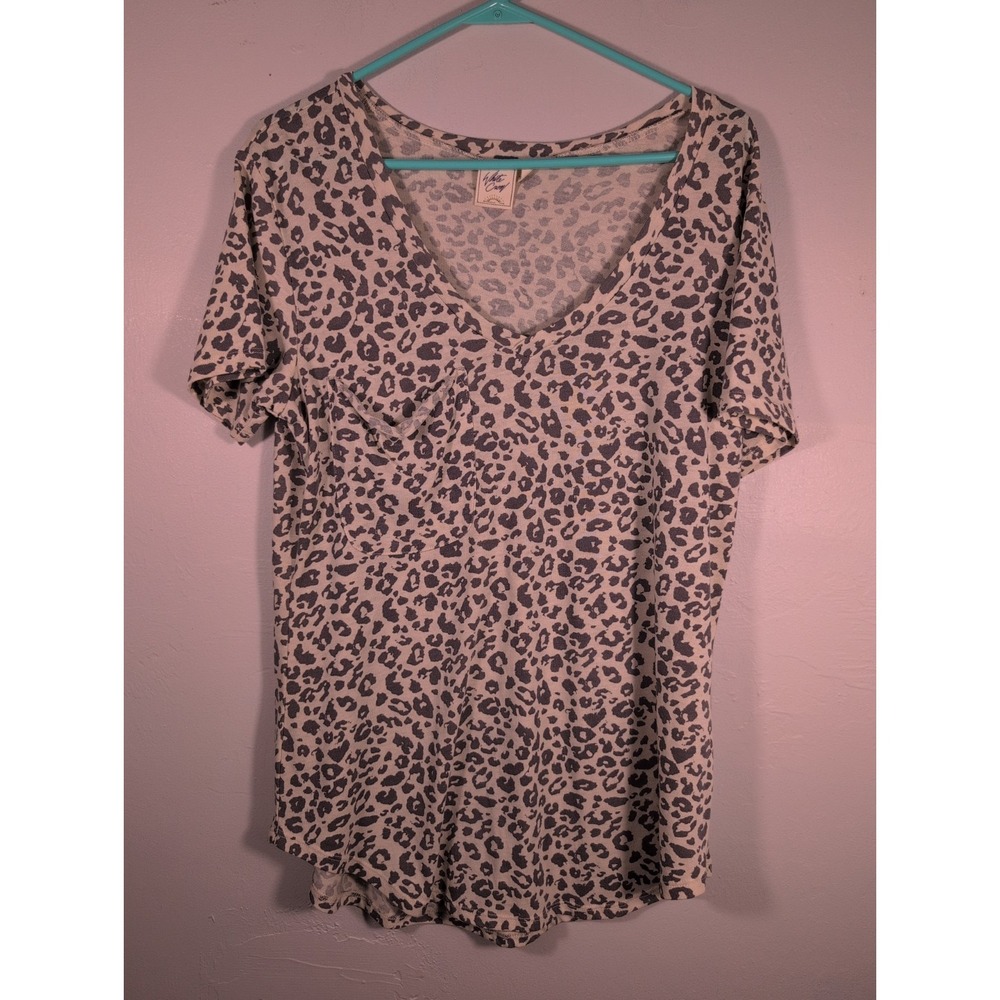 White Crow Buckle Brand Animal Print Short Sleeve Shirt Top V-Neck Women's Large